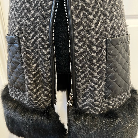 White House Black Market Black/Gray Herringbone Faux Fur/Leather Trim Vest-Small - Picture 6 of 9